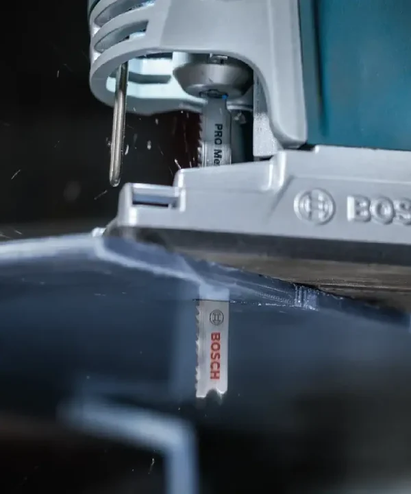 Bosch alat za ubodnu pilu uz metalni lim 2,5-6 mm.