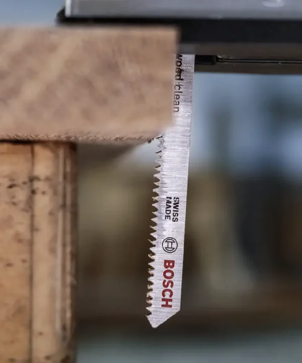 Bosch pila za ubodnu pilu sa oznakom Made in Switzerland.