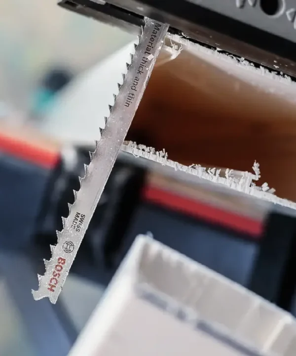 Bosch list za ubodnu pilu za metal i drvo, šipkasti zupčasti rezni list.