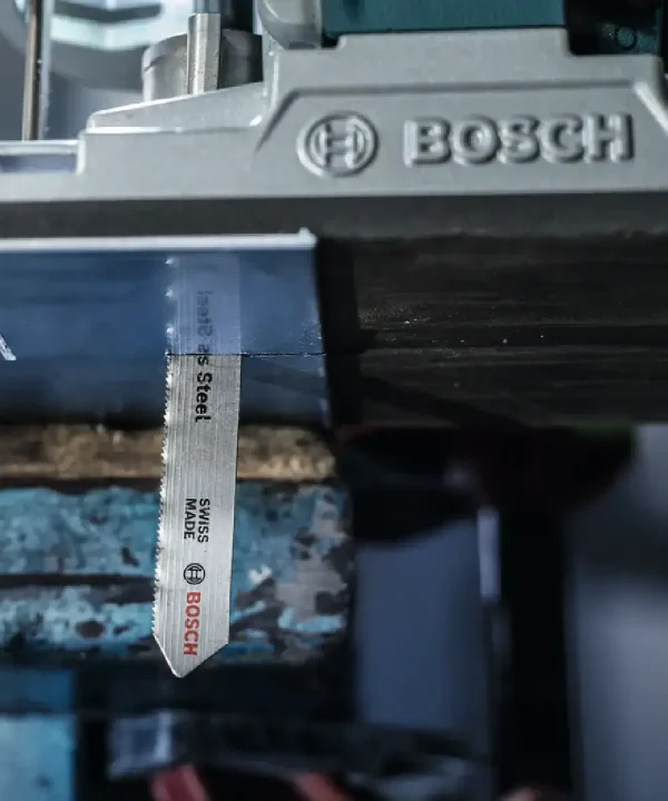Bosch piljenje oštrice za tanki inox lim s oznakom Made in Switzerland.