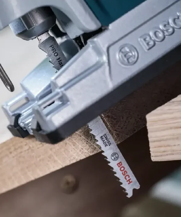 Bosch električna kružna pila za drvo i MDF, detaljige ruba zupčastog lista.