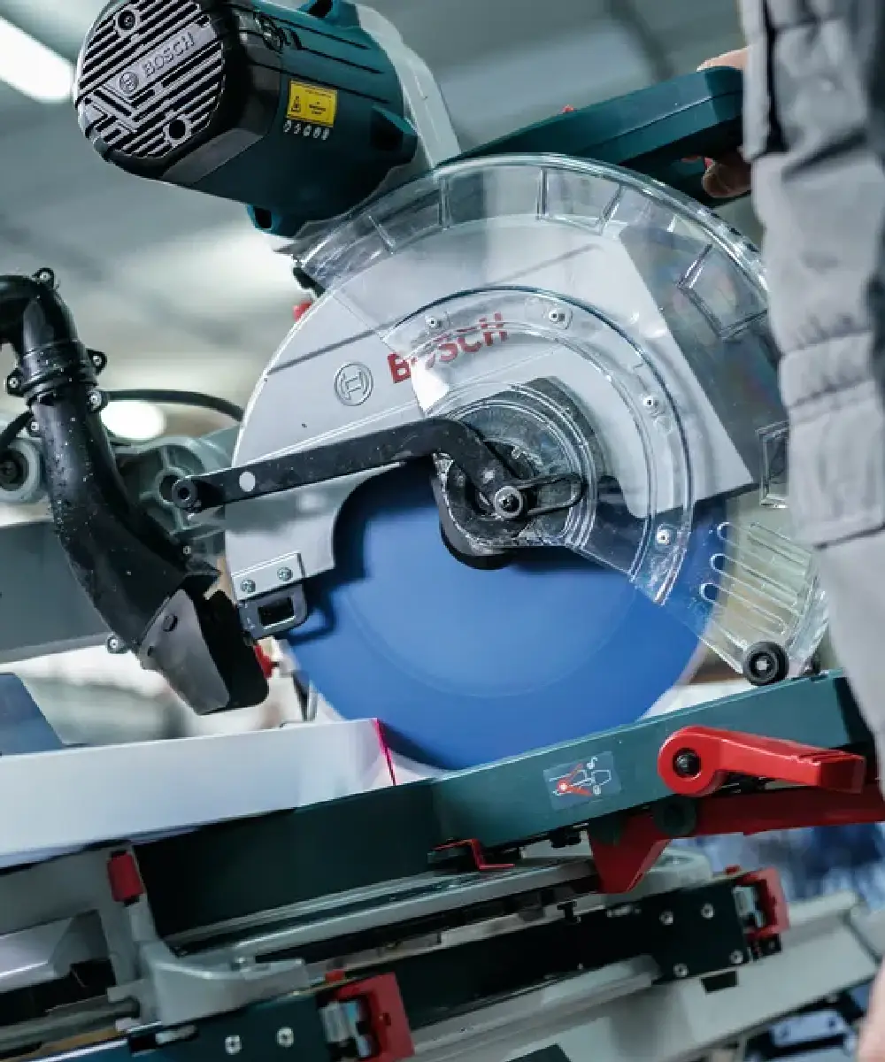Bosch univerzalni list za potezno-nagibnu pilu, precizno rezanje raznih materijala.